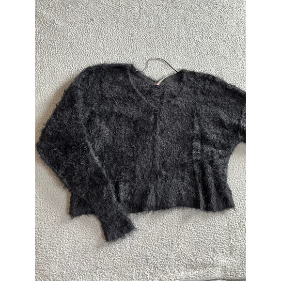Free People Sweater Small Oversized Cropped Faux Fur Fuzzy Soft V-Neck Black - Picture 14 of 14